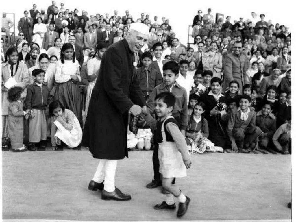 Childrens Day Jawaharlal Nehru, Jawaharlal Nehru with children