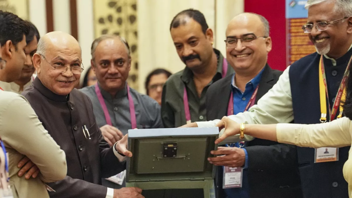 "Vice Presidential Election 2025 voting in Parliament between CP Radhakrishnan and B Sudarshan Reddy" "BJD and SAD boycott during Vice Presidential Election 2025" "Live updates of Vice Presidential Election 2025 Parliament voting" "उपराष्ट्रपति चुनाव 2025: संसद में मतदान और बहिष्कार"